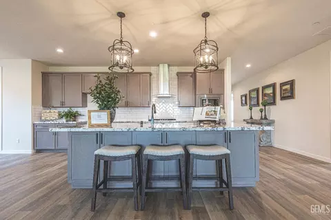 7323 Crown Hts, Bakersfield, CA 93311