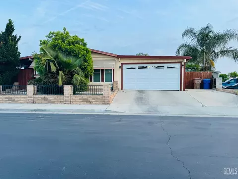 5200 Crystal Fall Ln, Bakersfield, CA 93313