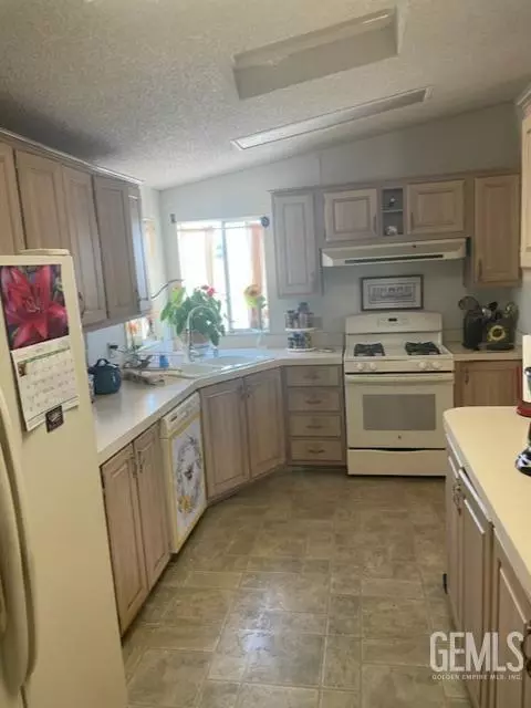 122 Set Ln, Bakersfield, CA 93308 photo 3