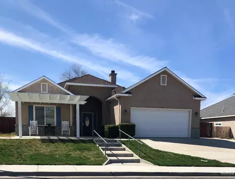 905 Mulberry St, Tehachapi, CA 93561 photo 1