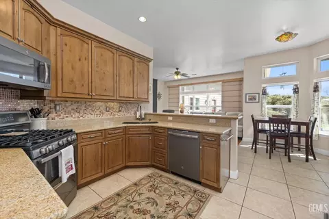 Kitchen - 24401 Jacaranda Dr, Tehachapi, CA 93561 photo 4 of 4
