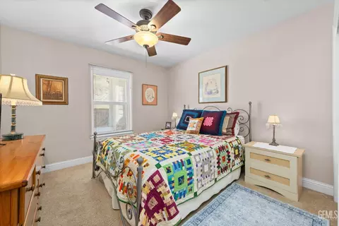 Bedroom - 24401 Jacaranda Dr, Tehachapi, CA 93561 photo 4 of 5