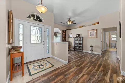 Entry Way - 24401 Jacaranda Dr, Tehachapi, CA 93561 photo 1 of 2
