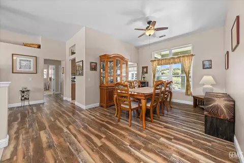 Dining - 24401 Jacaranda Dr, Tehachapi, CA 93561 photo 2 of 4