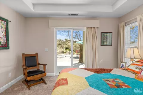 Bedroom - 24401 Jacaranda Dr, Tehachapi, CA 93561 photo 2 of 5