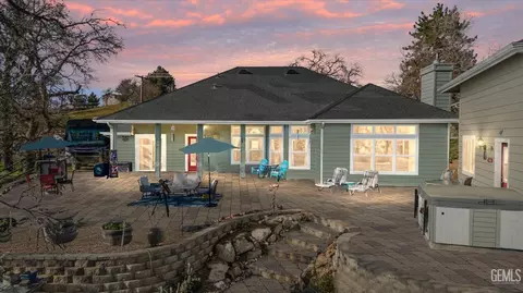 Exterior - 24401 Jacaranda Dr, Tehachapi, CA 93561 photo 2 of 10