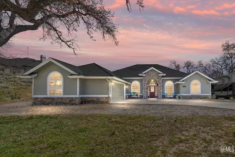 Exterior - 24401 Jacaranda Dr, Tehachapi, CA 93561 photo 1 of 10