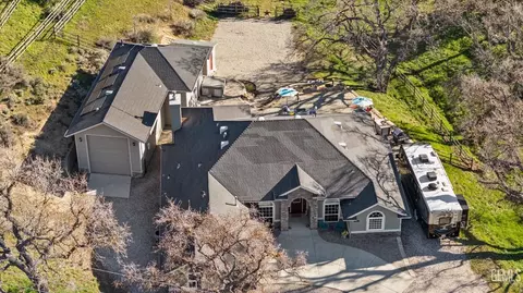 Exterior - 24401 Jacaranda Dr, Tehachapi, CA 93561 photo 3 of 10