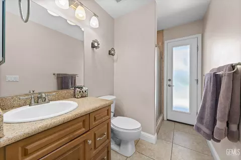 Bath - 24401 Jacaranda Dr, Tehachapi, CA 93561 photo 6 of 6