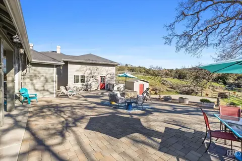 View/Area - 24401 Jacaranda Dr, Tehachapi, CA 93561 photo 4 of 4