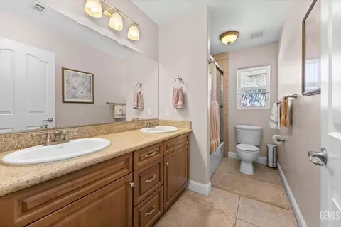 Bath - 24401 Jacaranda Dr, Tehachapi, CA 93561 photo 5 of 6