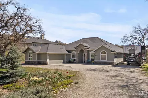 Exterior - 24401 Jacaranda Dr, Tehachapi, CA 93561 photo 5 of 10