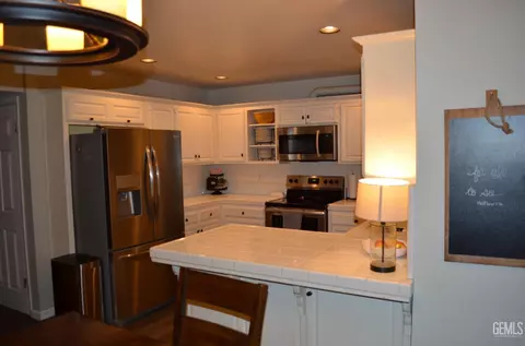 Kitchen - 305 Bree Dr, Shafter, CA 93263 photo 1 of 3