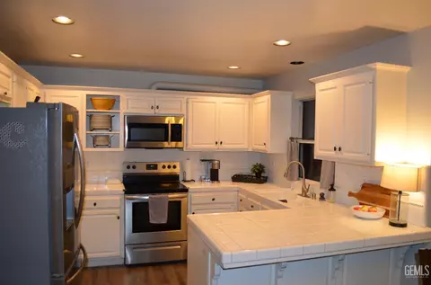 Kitchen - 305 Bree Dr, Shafter, CA 93263 photo 2 of 3