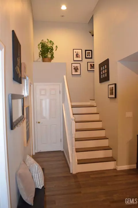 Entry Way - 305 Bree Dr, Shafter, CA 93263 photo 1 of 2