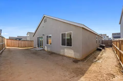 Exterior - 3304 Trail River Ln, Shafter, CA 93263 photo 7 of 8