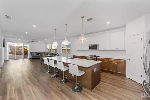 Kitchen - 3304 Trail River Ln, Shafter, CA 93263 photo 3 of 8