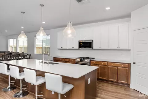 Kitchen - 3304 Trail River Ln, Shafter, CA 93263 photo 2 of 8