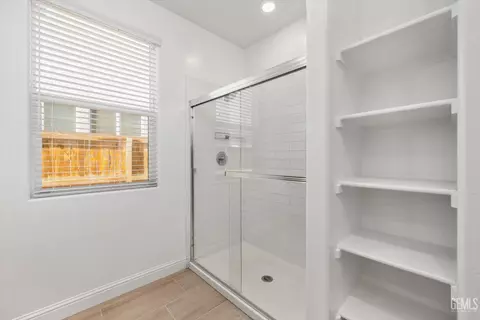 Bath - 3304 Trail River Ln, Shafter, CA 93263 photo 2 of 6