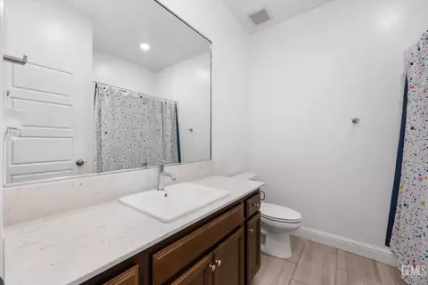 Bath - 3304 Trail River Ln, Shafter, CA 93263 photo 6 of 6