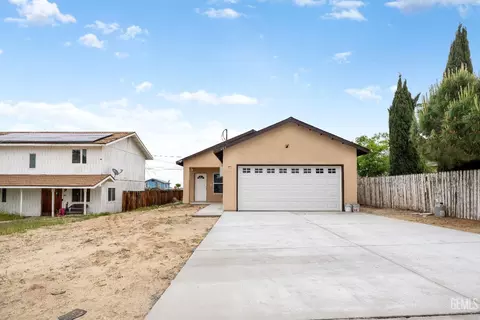 406 S 8th St, Taft, CA 93268 photo 2
