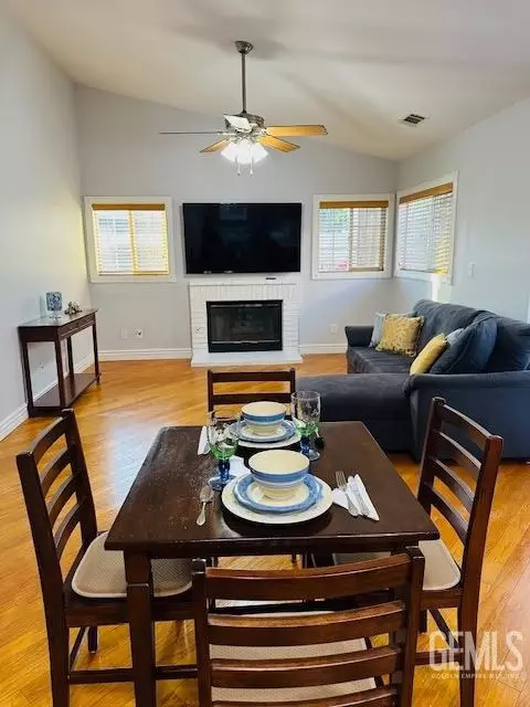 Living - 7604 Stone Breakers, Bakersfield, CA 93313 photo 1 of 1