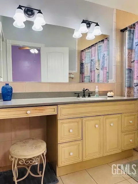 Bath - 7604 Stone Breakers, Bakersfield, CA 93313 photo 1 of 1