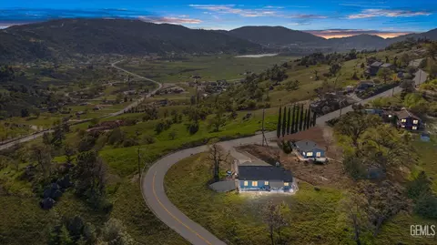 26181 Oakflat Dr, Tehachapi, CA 93561 photo 2