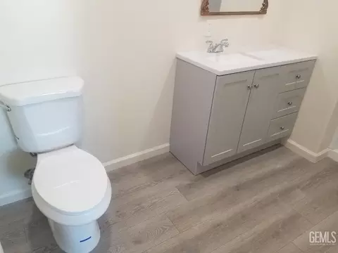 Bath - 2115 Sunset St, Wasco, CA 93280 photo 1 of 2