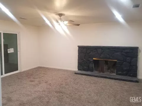 Living - 2115 Sunset St, Wasco, CA 93280 photo 3 of 3