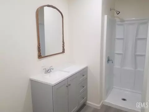 Bath - 2115 Sunset St, Wasco, CA 93280 photo 2 of 2