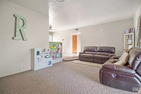 1034 Maple Ave, Wasco, CA 93280 photo 9