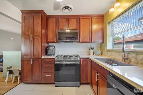 1034 Maple Ave, Wasco, CA 93280 photo 7