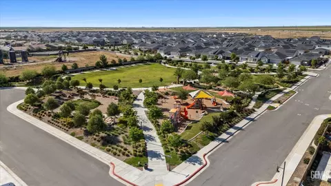 9608 Crystal Falls Ln, Shafter, CA 93263 photo 7