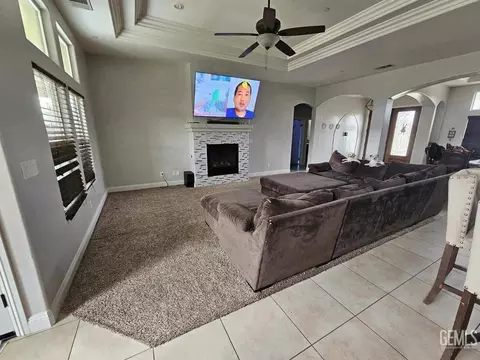 791 Pine Cone St, Shafter, CA 93263 photo 2