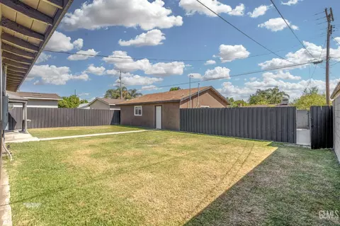 451 Mark Ave, Shafter, CA 93263 photo 2