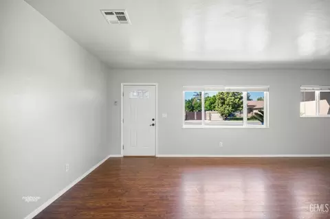 451 Mark Ave, Shafter, CA 93263 photo 17