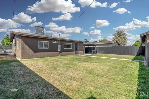 451 Mark Ave, Shafter, CA 93263 photo 4