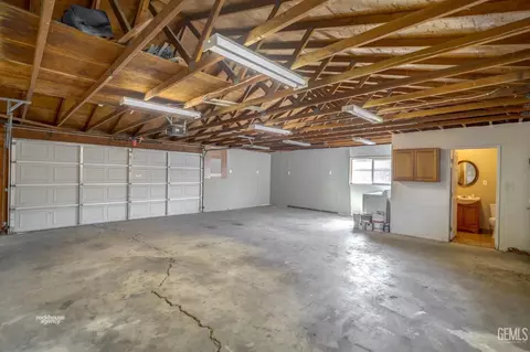 451 Mark Ave, Shafter, CA 93263 photo 9