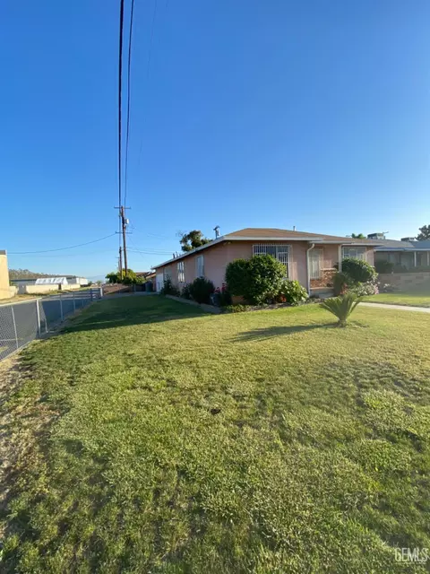 201 Trinity Ave, Bakersfield, CA 93307 photo 3