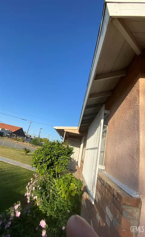 201 Trinity Ave, Bakersfield, CA 93307 photo 5
