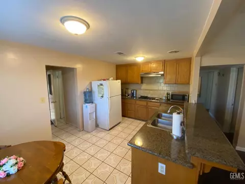 201 Trinity Ave, Bakersfield, CA 93307 photo 8
