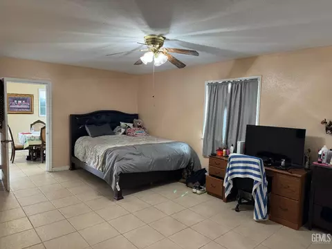 Bedroom - 11183 Redwood Ave, Hesperia, CA 92345 photo 1 of 5