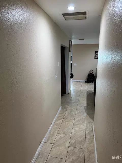 Entry Way - 11183 Redwood Ave, Hesperia, CA 92345 photo 1 of 2