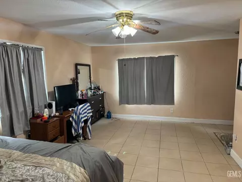 Bedroom - 11183 Redwood Ave, Hesperia, CA 92345 photo 2 of 5