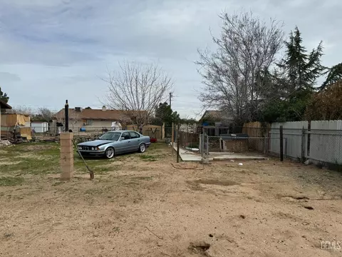 Exterior - 11183 Redwood Ave, Hesperia, CA 92345 photo 10 of 19