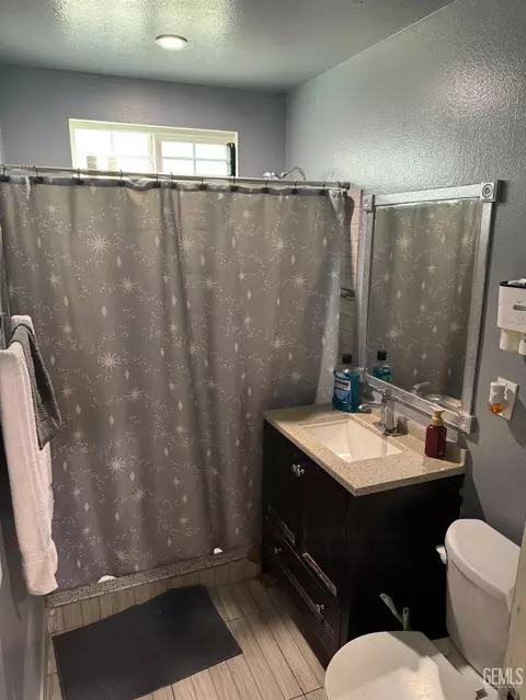 Bath - 11183 Redwood Ave, Hesperia, CA 92345 photo 1 of 1