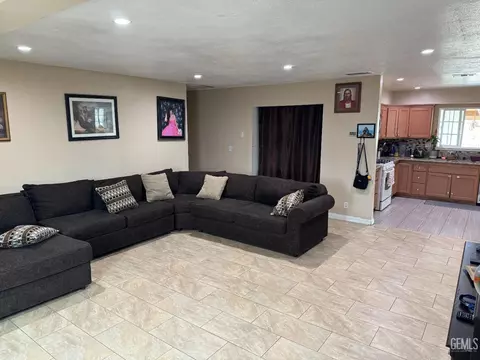 Living - 11183 Redwood Ave, Hesperia, CA 92345 photo 1 of 3