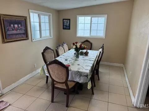 Dining - 11183 Redwood Ave, Hesperia, CA 92345 photo 1 of 1