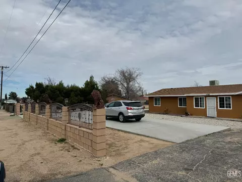 Exterior - 11183 Redwood Ave, Hesperia, CA 92345 photo 7 of 19